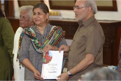 UHE faculty member Receives Award